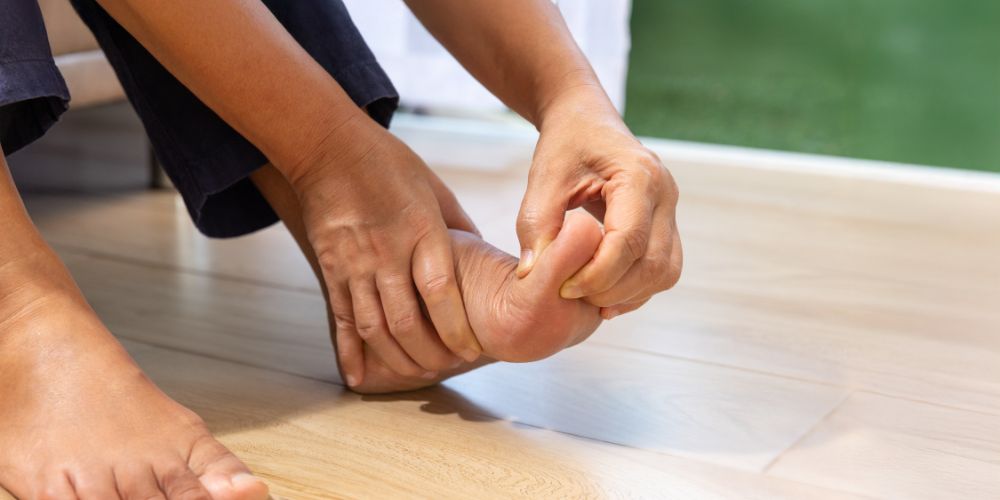 Übungen gegen Fußschmerzen nach langem Stehen